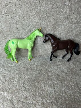 Breyer lot of 2 horses paddock traditional